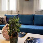 Zenios Andros-cycladic House Overlooking Bay بيت للعطل *
