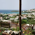Σπίτι διακοπών Zenios Andros-cycladic House Overlooking Bay Μπατσί