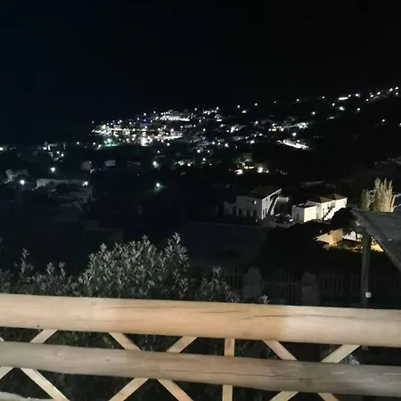 Dom wakacyjny Zenios Andros-cycladic House Overlooking Bay