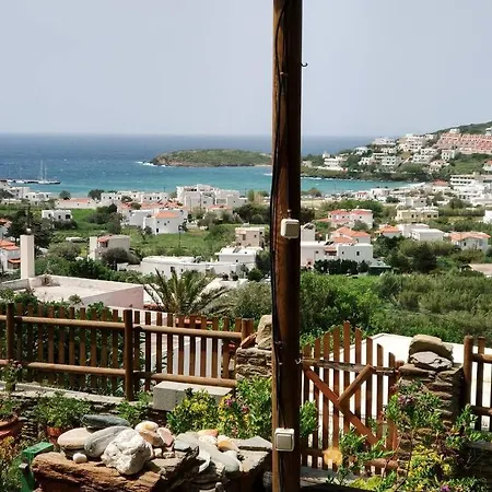 בית נופש Zenios Andros-cycladic House Overlooking Bay באטסי