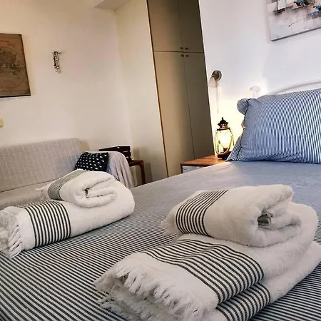 Zenios Andros-cycladic House Overlooking Bay בית נופש באטסי