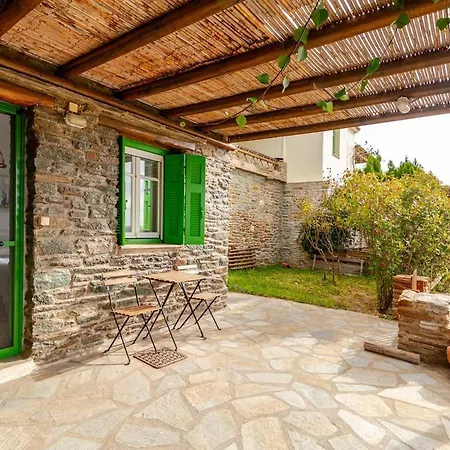 Feriehus Zenios Andros-cycladic House Overlooking Bay Mpatsi