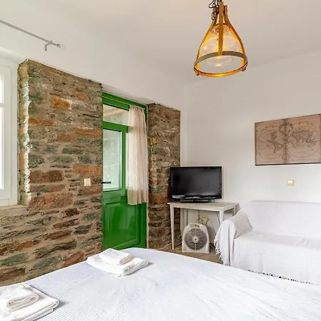 Feriehus Zenios Andros-cycladic House Overlooking Bay Mpatsi